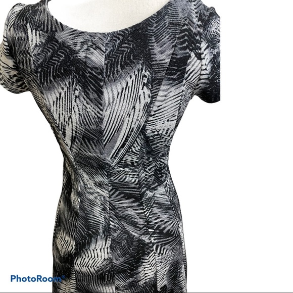 Maeve abstract pattern black white dress Size X-Small - Picture 8 of 9